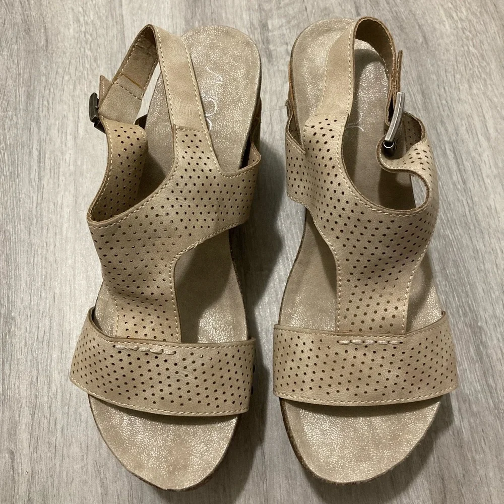 Sugar Women's Beige Wedge Sandals Size 7.5 M